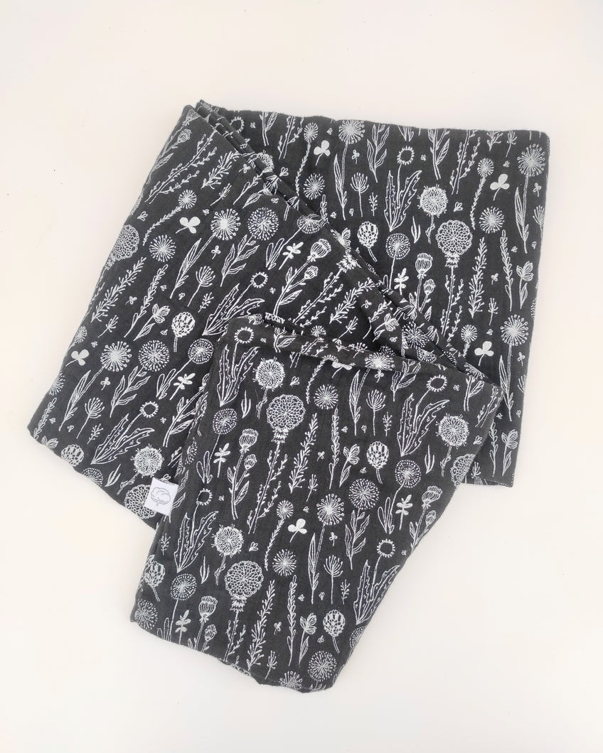 Foulard muselina negro flores silvestres merakiheartmade