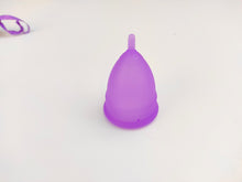 Cargar imagen en el visor de la galería, Copa menstrual merakiheartmade
