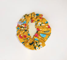 Cargar imagen en el visor de la galería, Coletero Scrunchie mostaza silvestre Merakiheartmade
