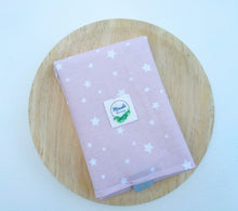 Cargar imagen en el visor de la galería, PORTA BOCATAS ROSA PALO ESTRELLITAS - Meraki Heartmade
